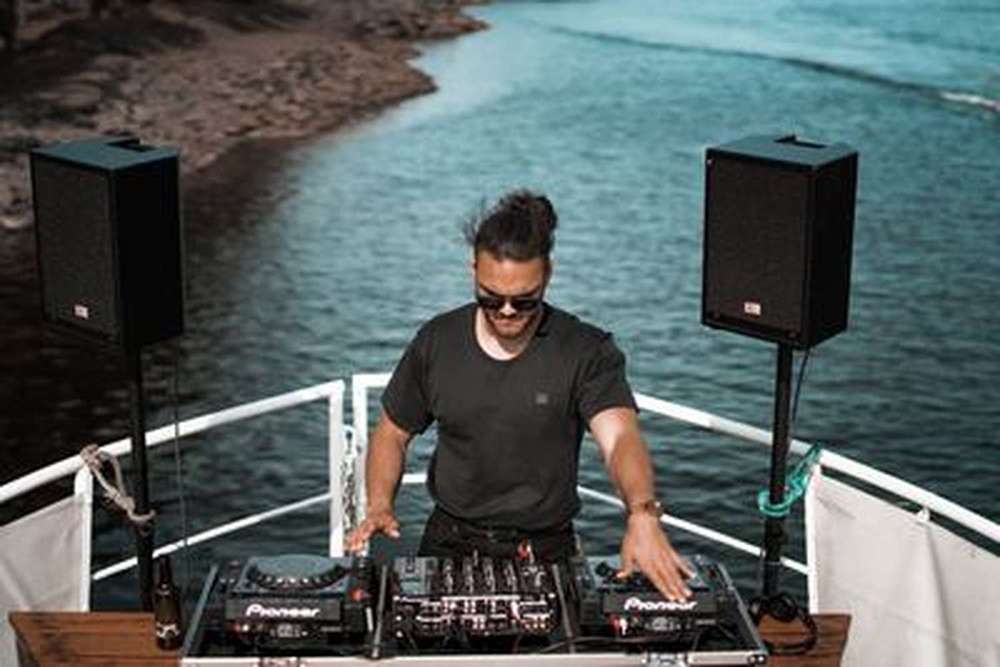 Base-dj-small