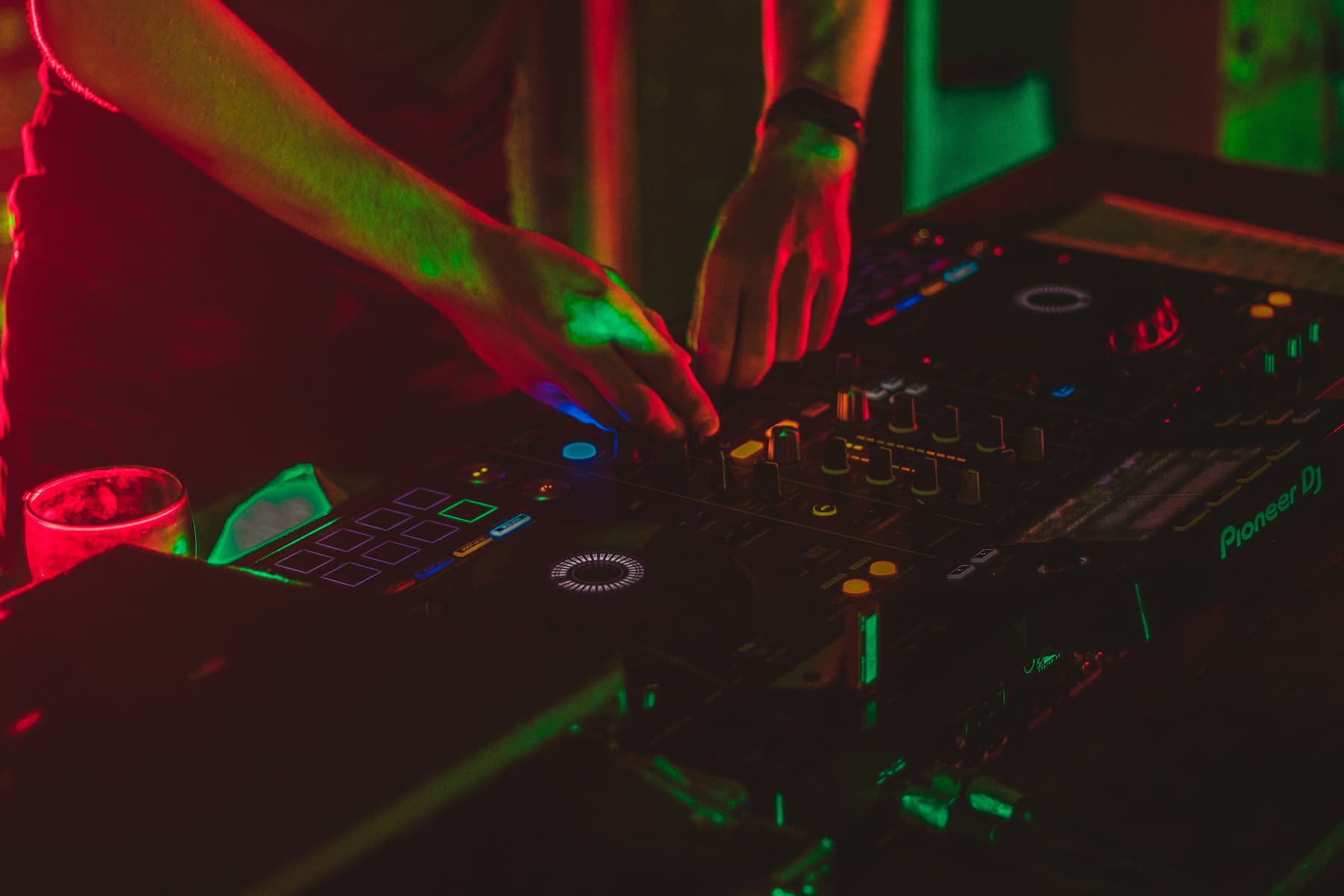 Dj qui mixte