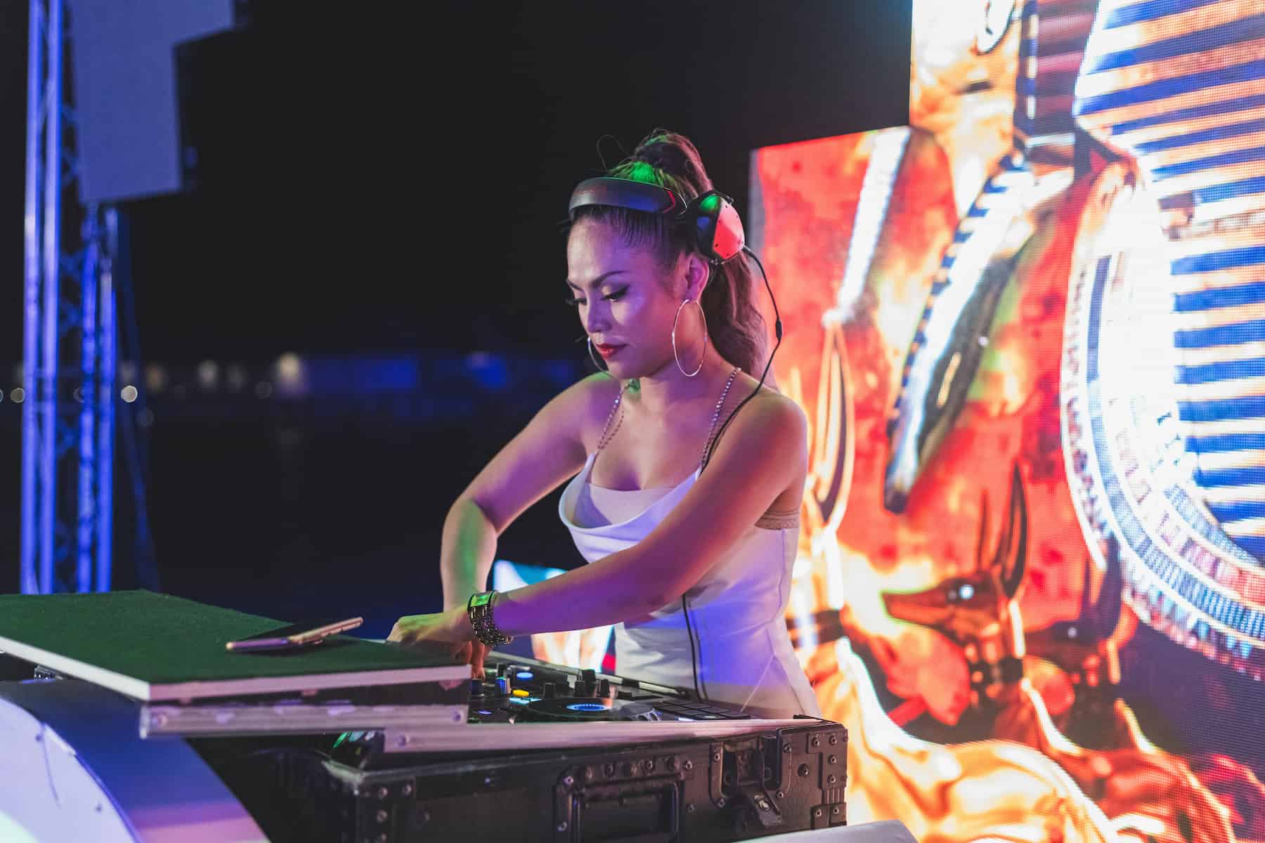 Femme DJ