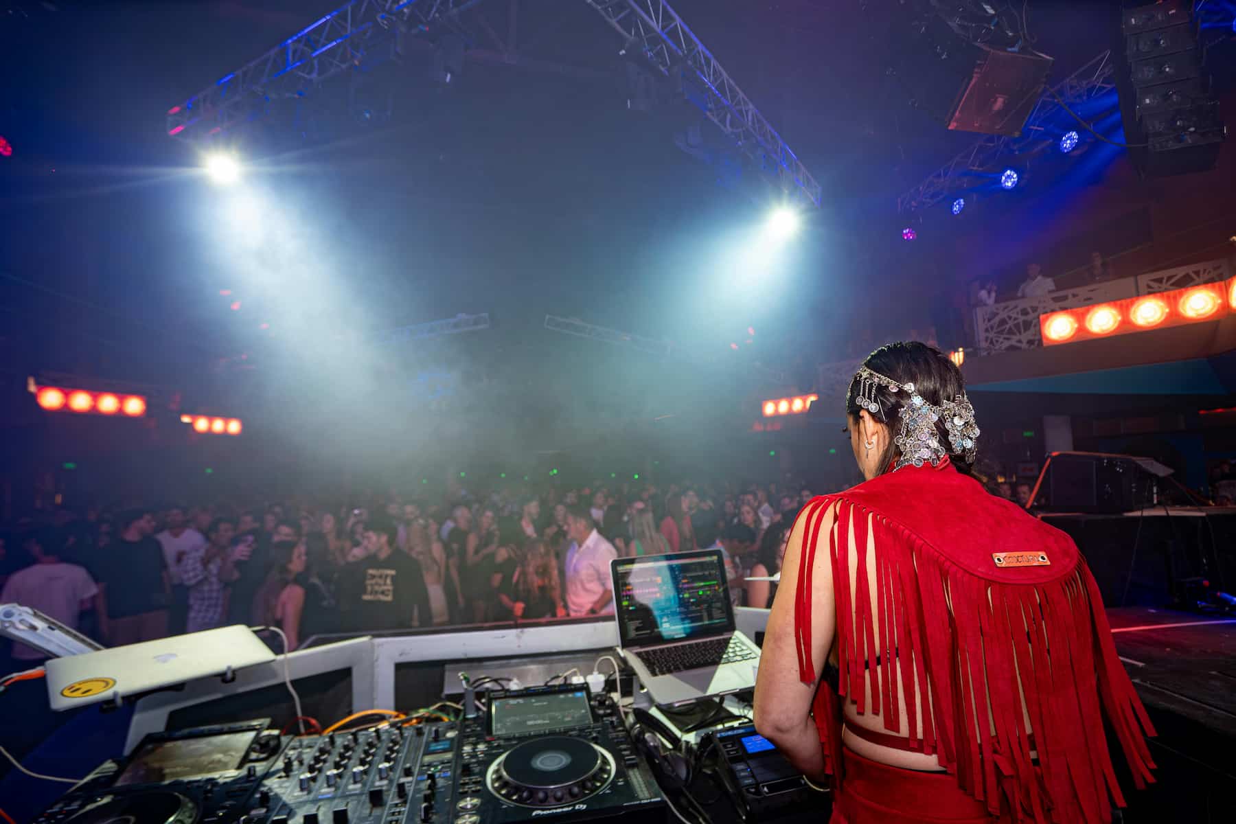 DJ avec foule