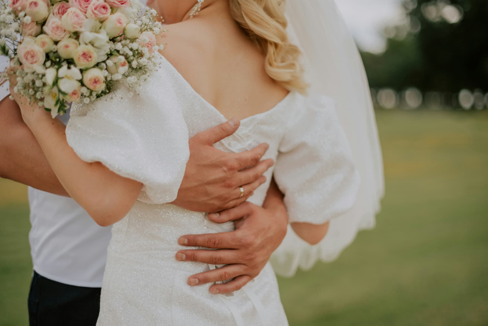 Mariage façon tsigane avec jeunes mariés