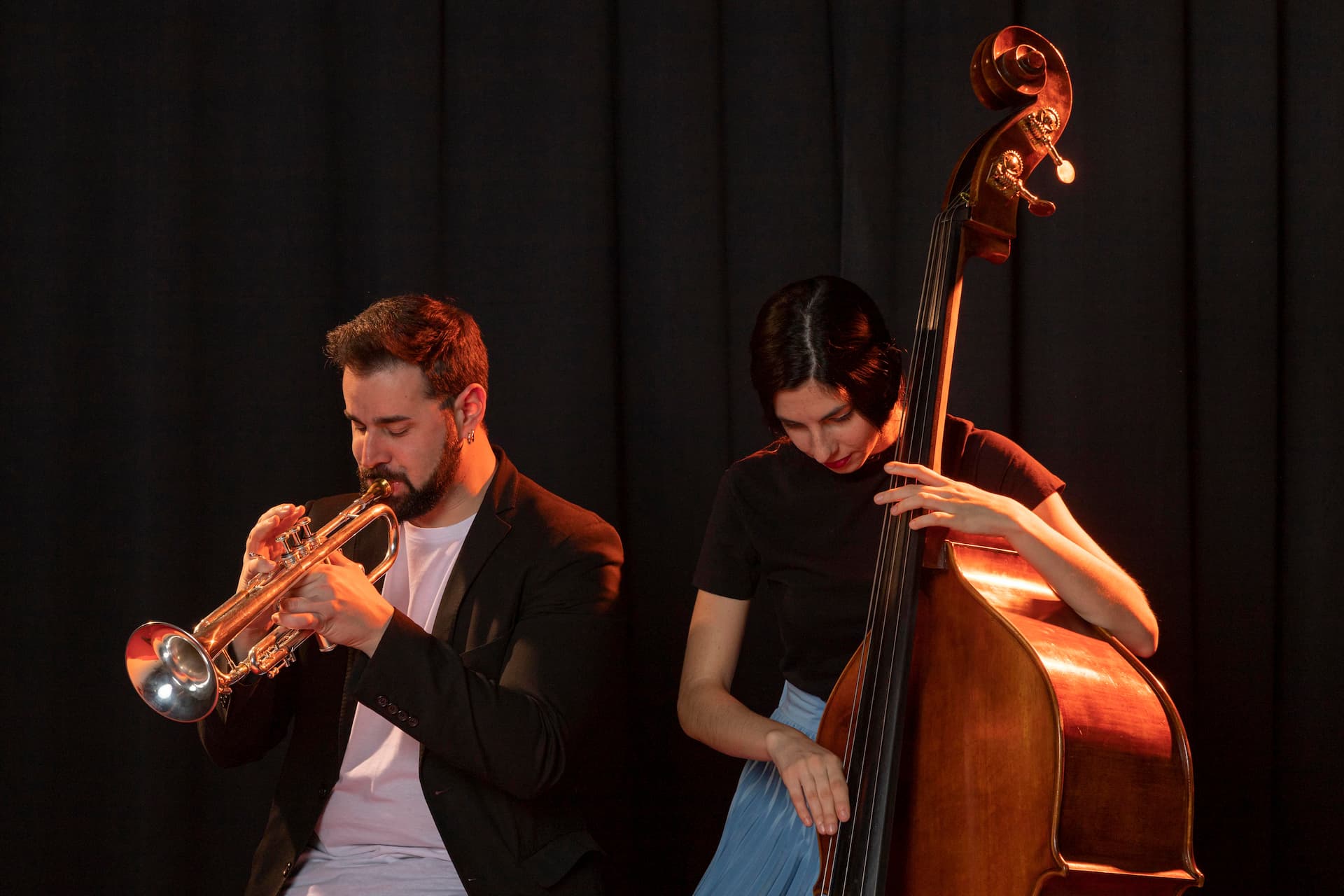 Duo jazz avec une trompette et une contrebasse
