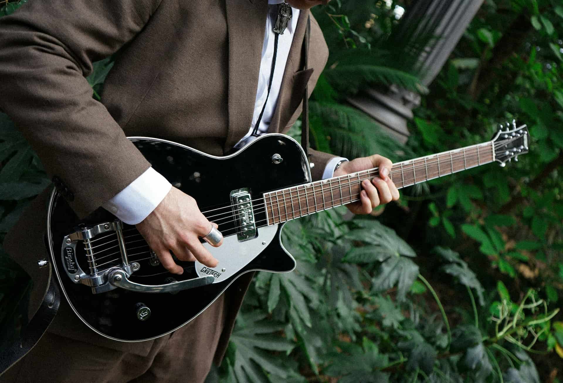 guitariste de jazz animant un mariage