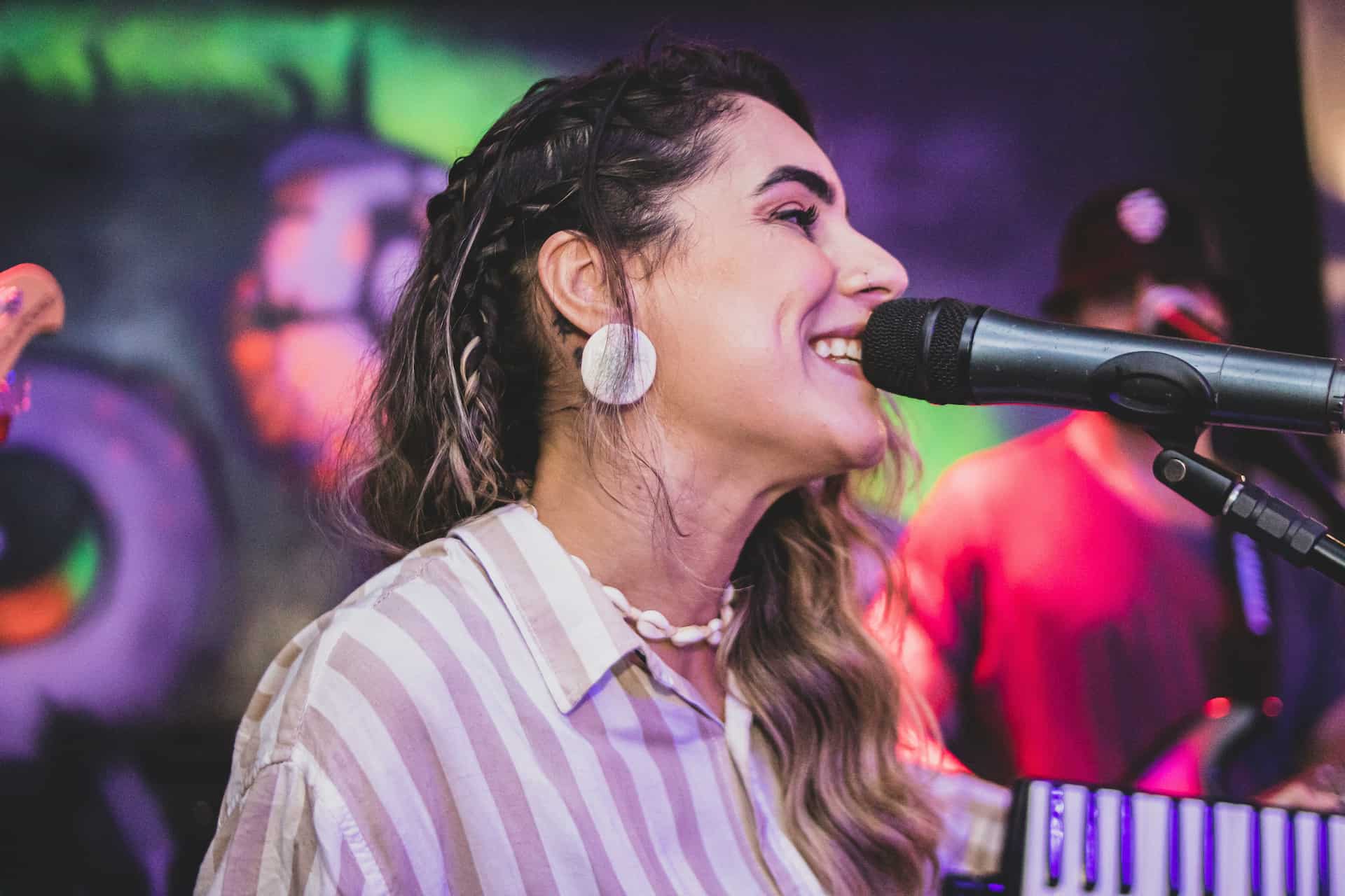 chanteuse de musique orientale à un mariage