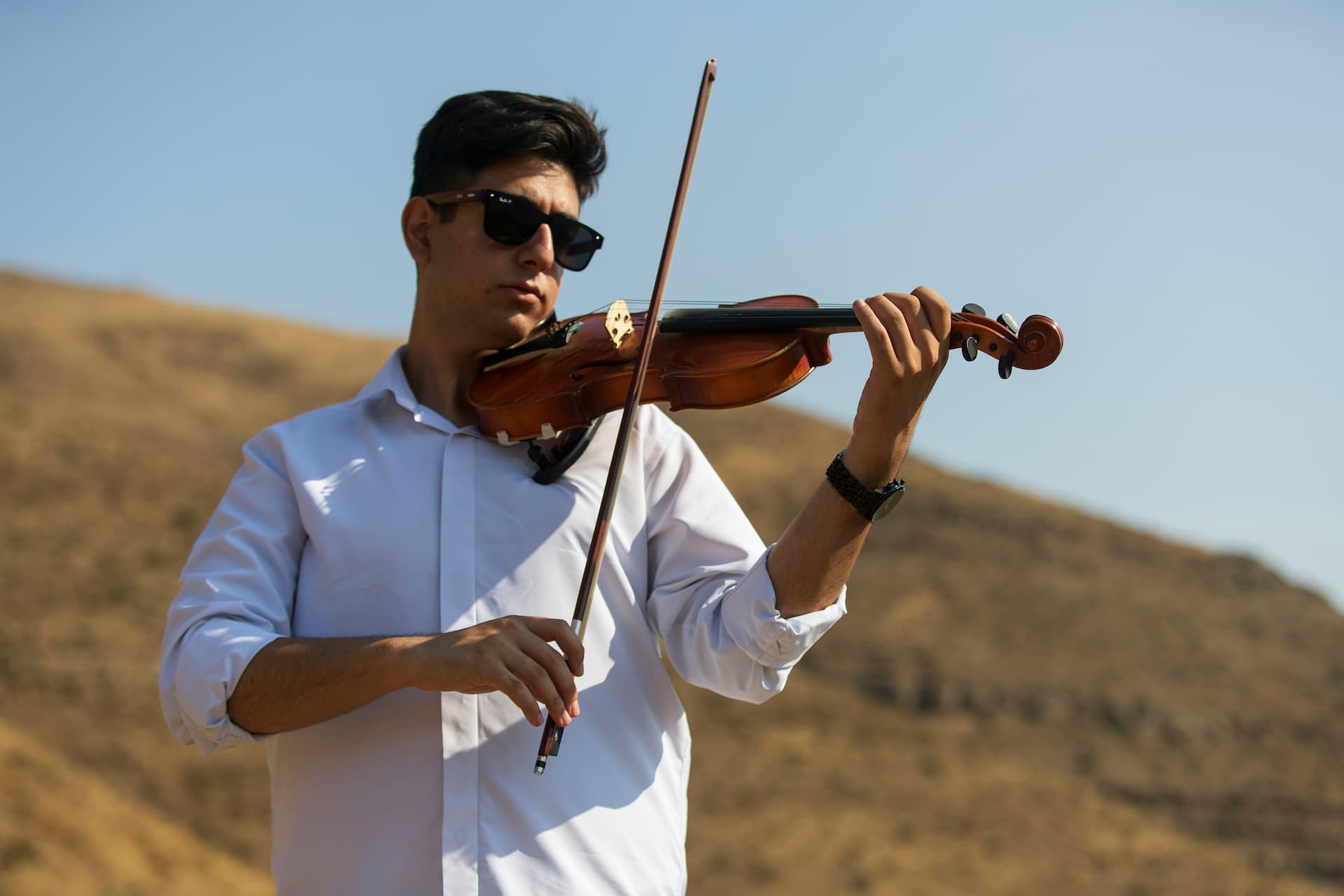 violoniste en train de jouer pour un mariage