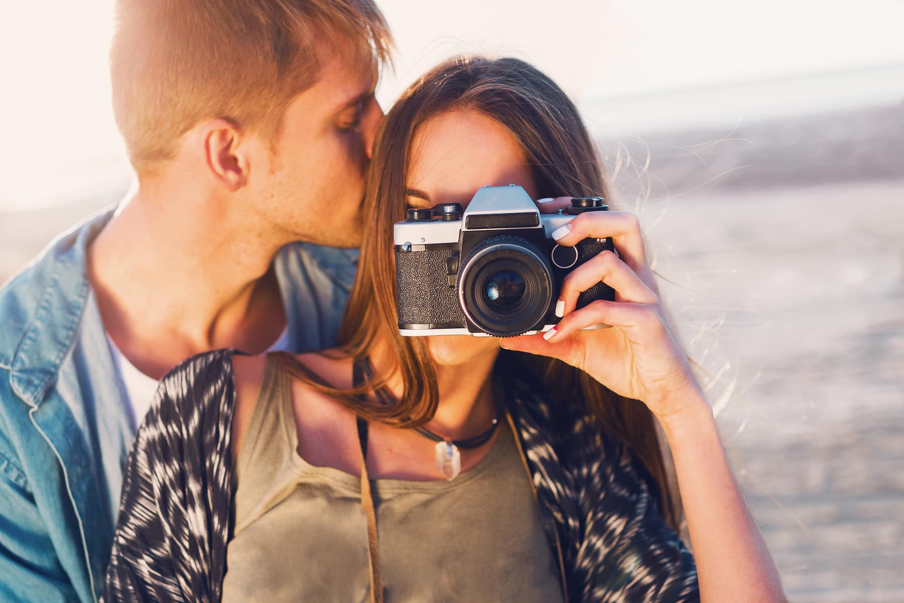 Couple avec un appareil photo