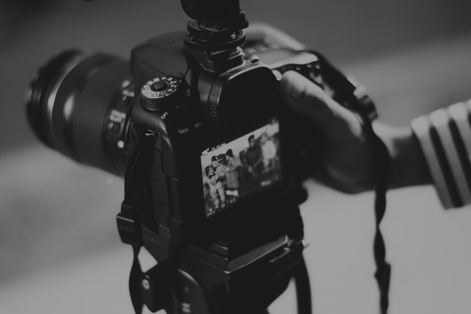 Appareil photo dans les mains d'un professionnel