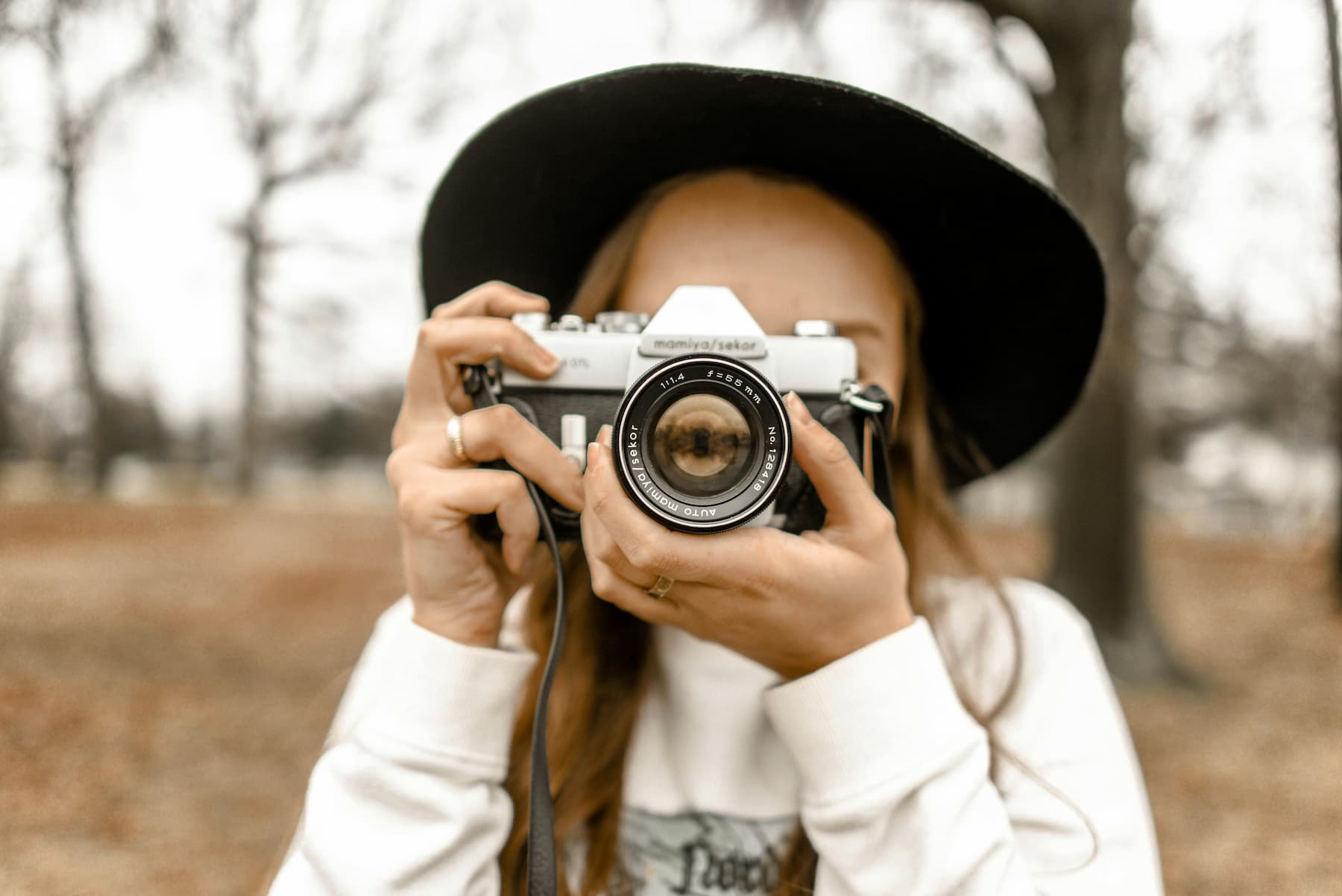 Jeune fille photographe