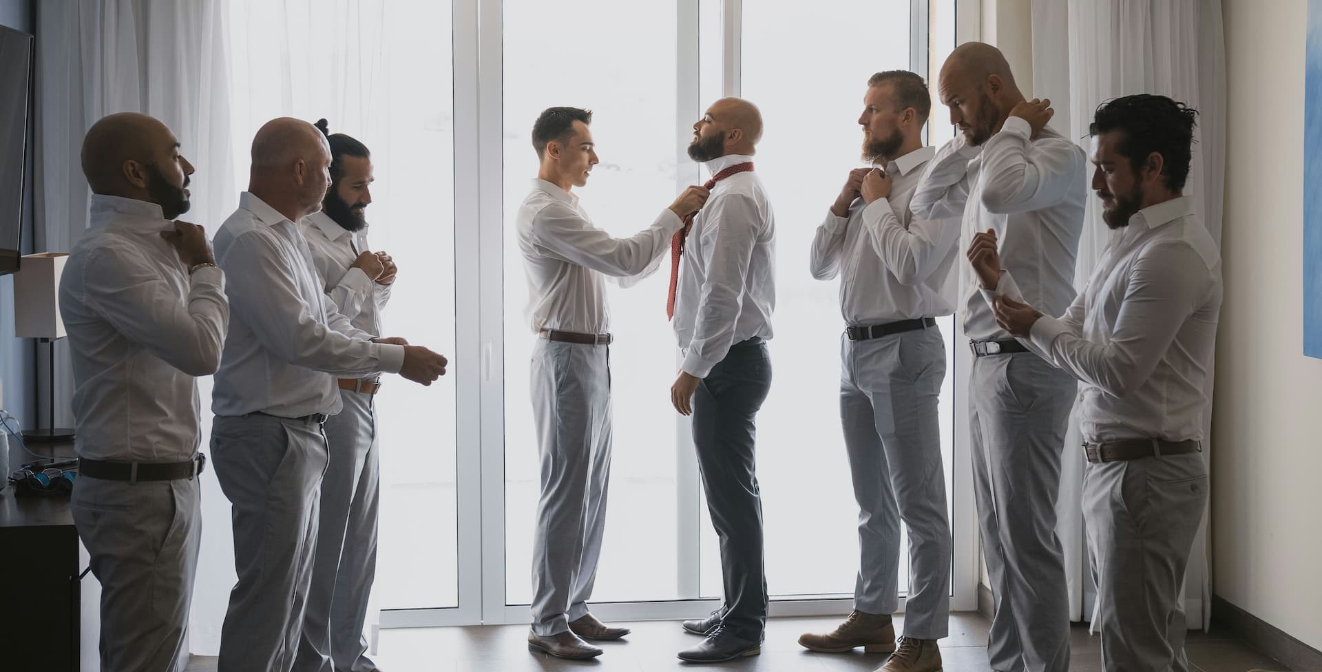 Photo des témoins lors de la préparation du mariage