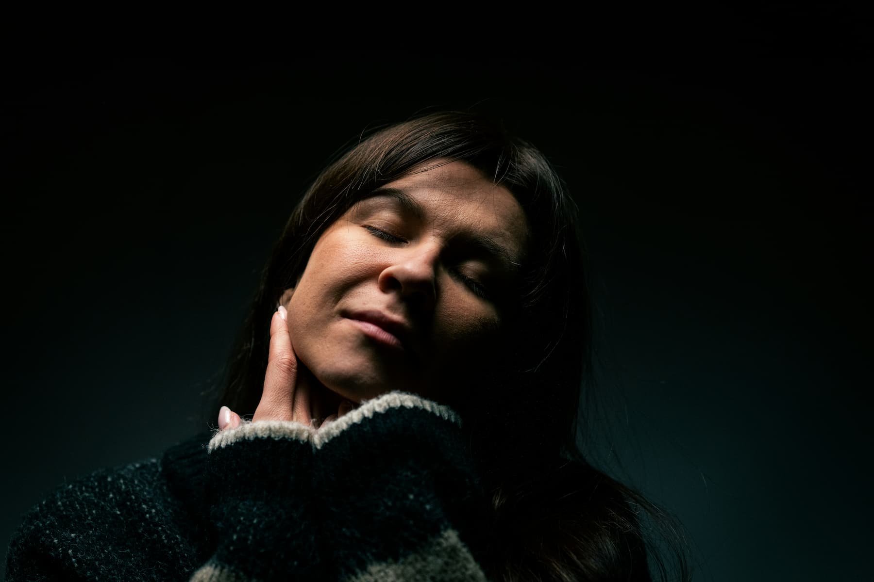 Portrait femme avec les yeux fermés