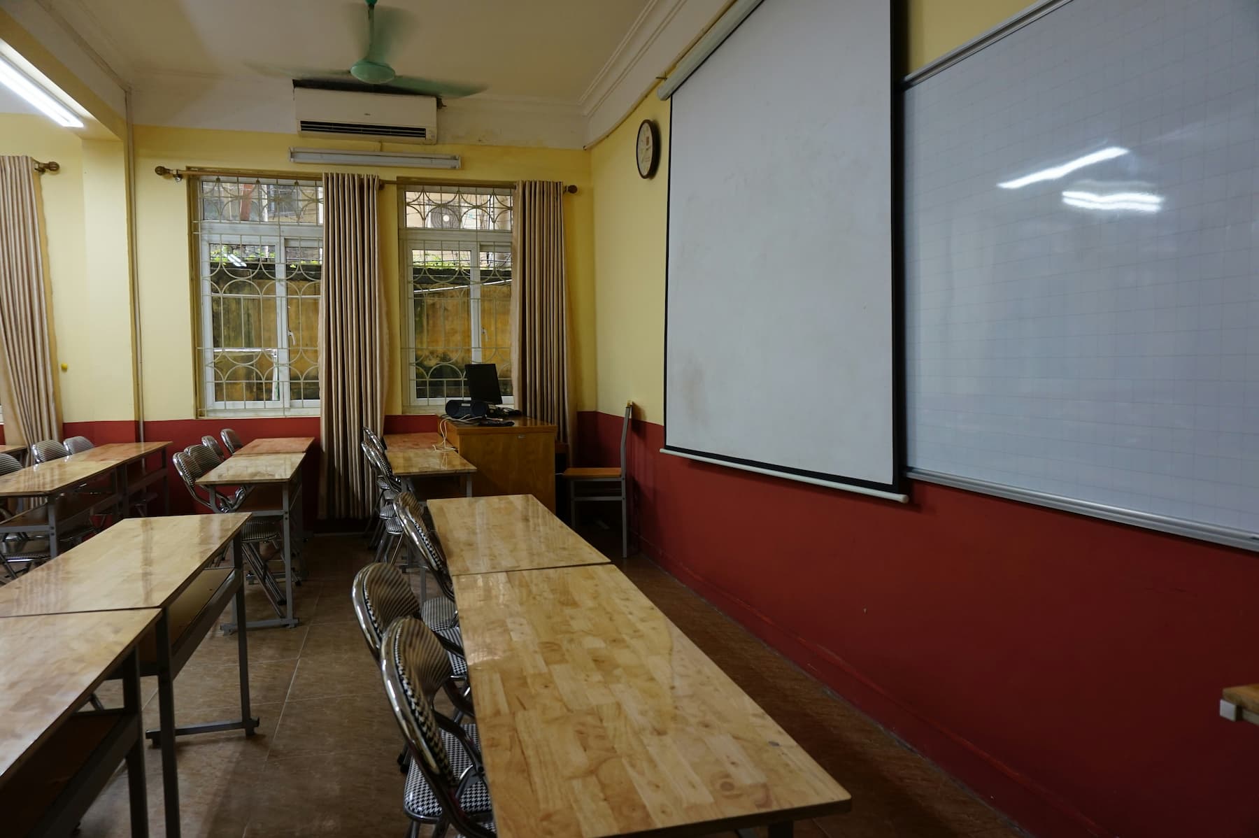 Photo d'une salle de classe