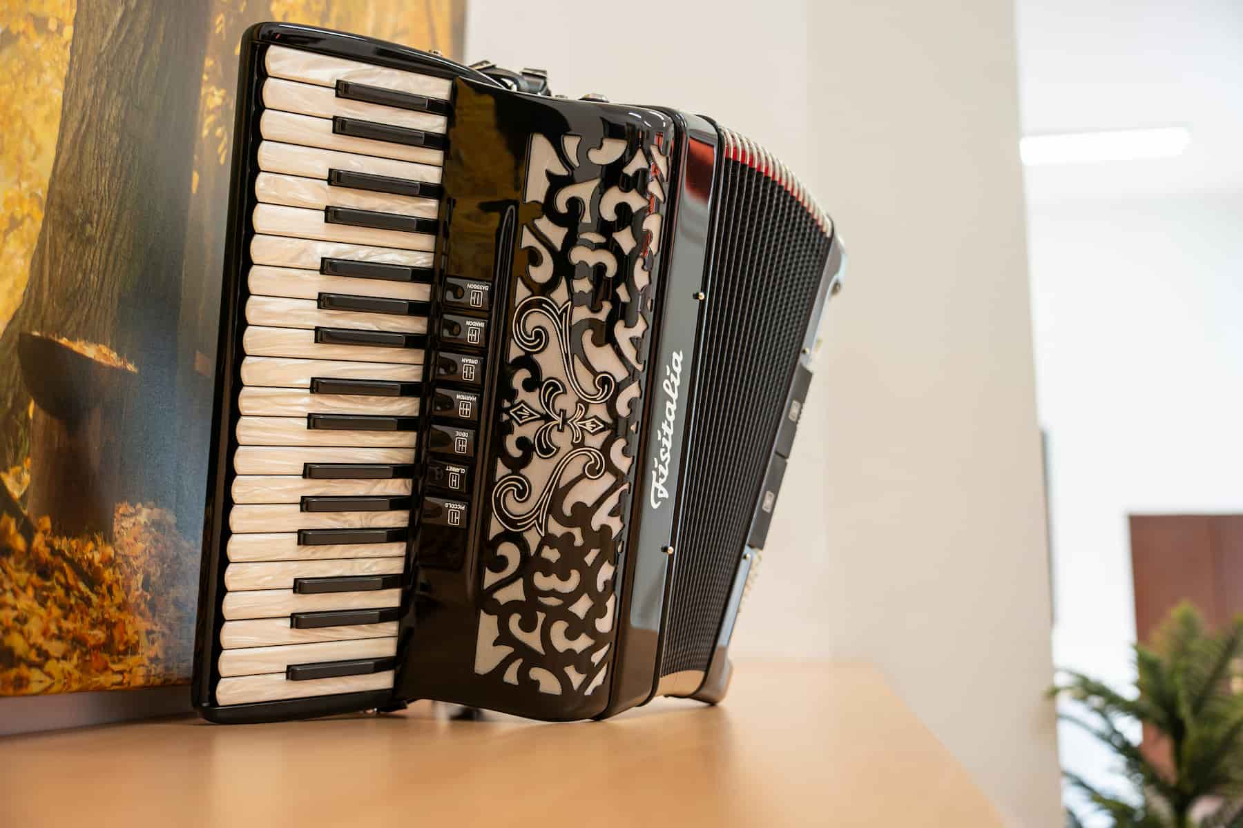 Accordéon sur une table