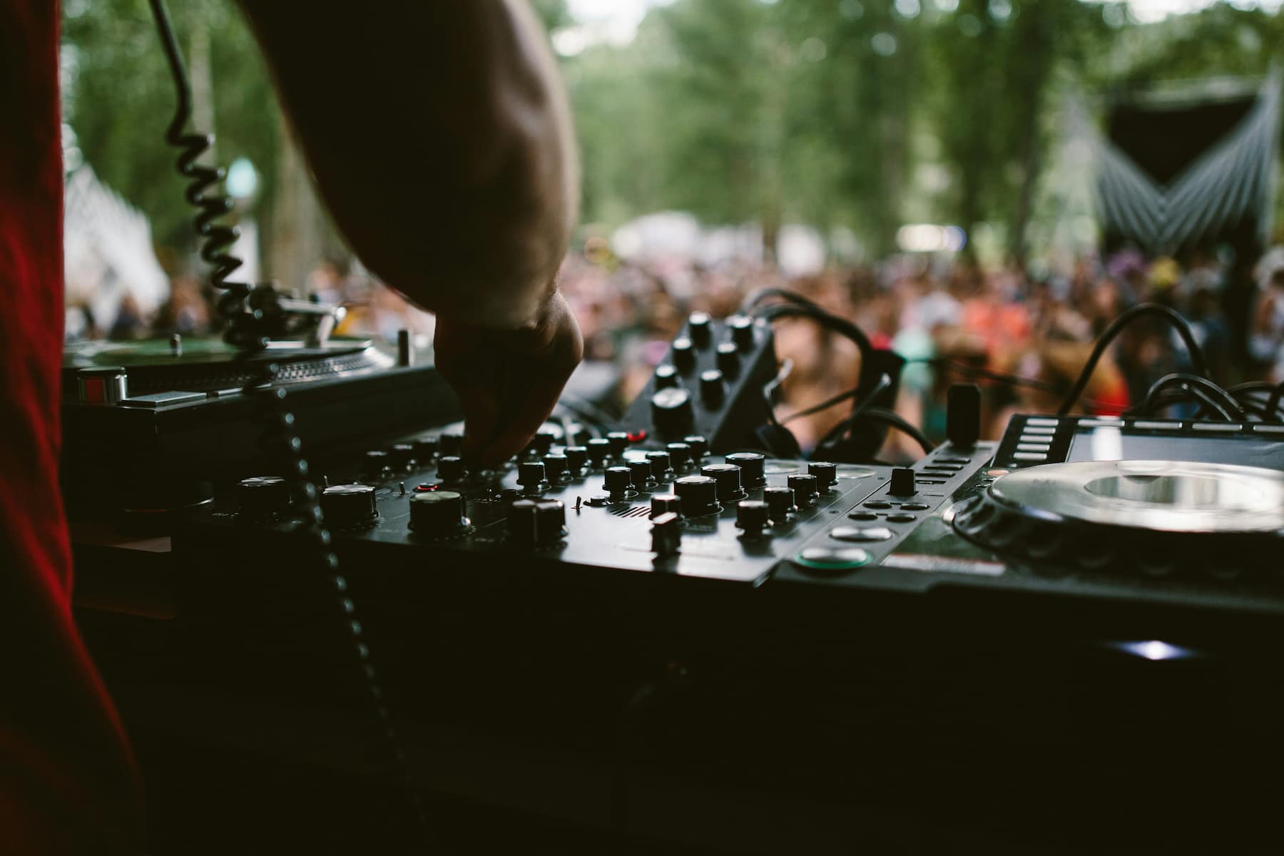 DJ avec foule