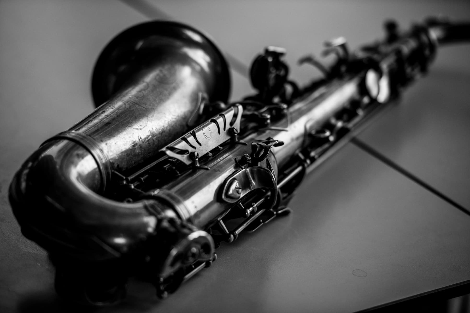 Saxophone en noir et blanc